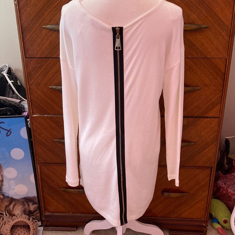 Elegant White Dress with Black Zipper